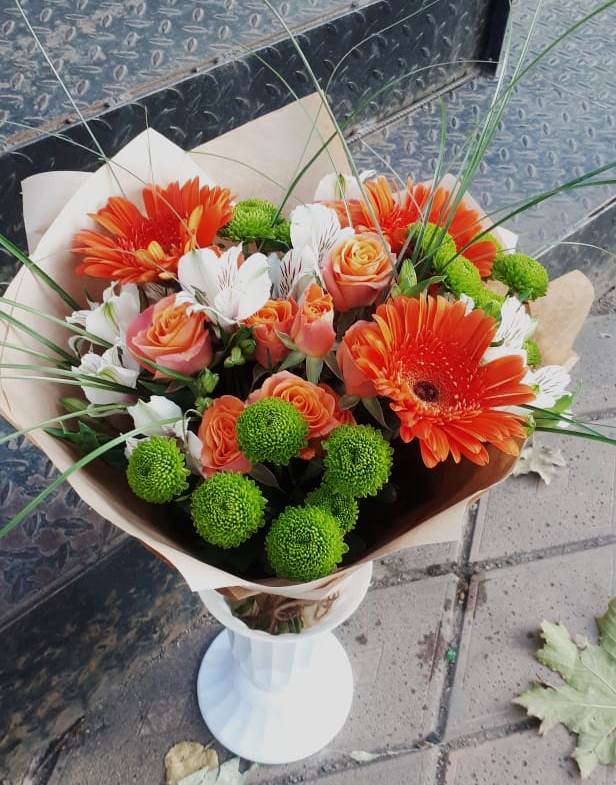 Букет цветов из: Герберы, Хризантемы, Альстромерии и Розы в Брюховецкой