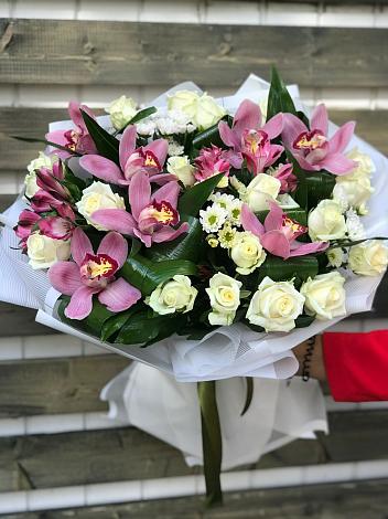 Букет цветов из: Розы и Хризантемы в Брюховецкой