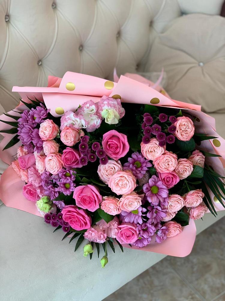 Букет цветов из: Хризантемы, Розы и Лизиантусы в Брюховецкой