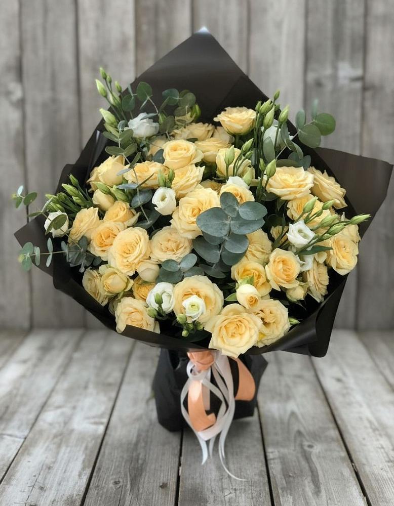 Букет цветов из: Розы и Лизиантусы в Брюховецкой