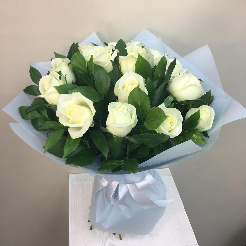 Букет 15 Белых роз Проуд в Брюховецкой