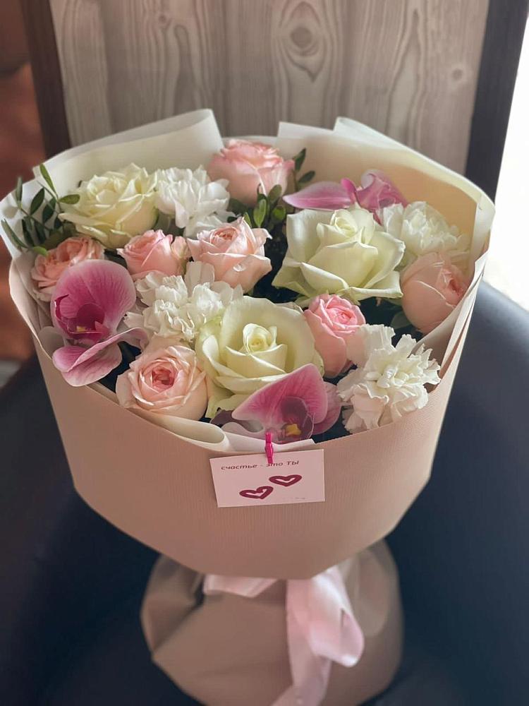 Букет цветов из: Орхидеи, Розы и Гвоздики в Брюховецкой