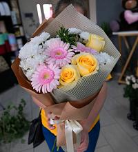Букет цветов из:  Герберы, Розы и Хризантемы в Брюховецкой