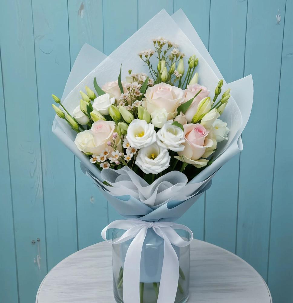 Букет цветов из: Розы и Лизиантусы в Брюховецкой