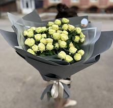 Букет Белые кустовые розы Солинеро в Брюховецкой