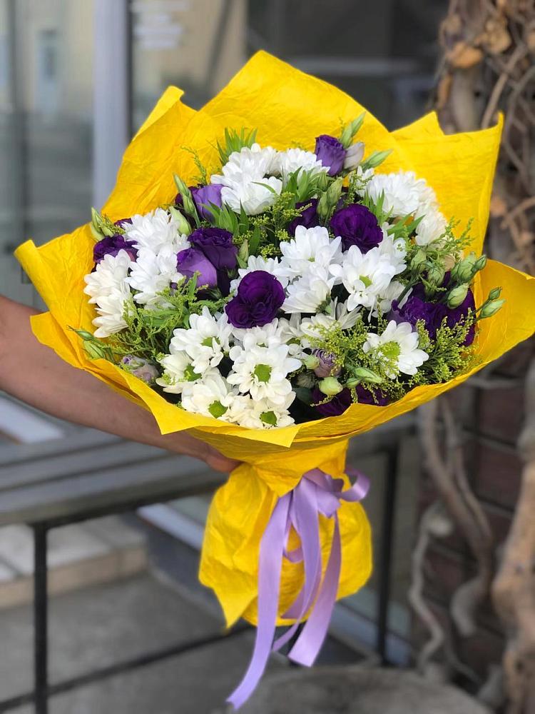 Букет цветов из: Ирисы, Хризантемы и Ромашки в Брюховецкой