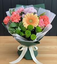 Букет цветов из:  Гвоздики, Розы, Герберы и Хризантемы в Брюховецкой