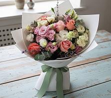 Букет цветов из:  Розы, Лизиантусы и Гвоздики в Брюховецкой