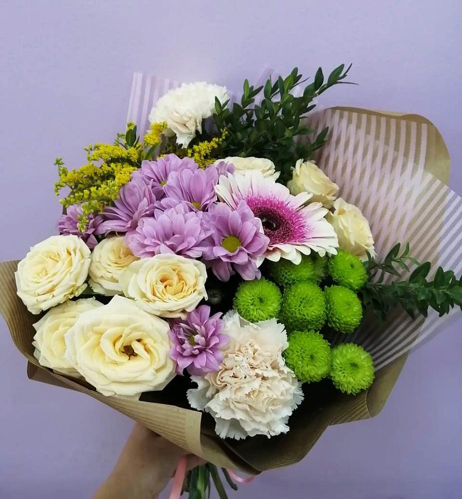 Букет цветов из: Хризантемы, Розы, Гвоздики и Герберы в Брюховецкой