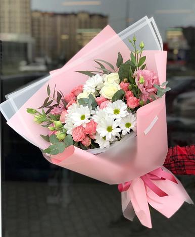 Букет цветов из: Розы, Лизиантусы и Хризантемы в Брюховецкой